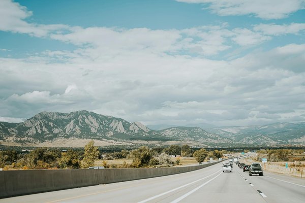 L'Impératif des Limiteurs de Vitesse : Sécurité Urbaine en Question